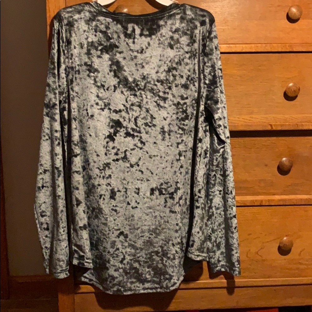 shirt - Picture 2 of 4